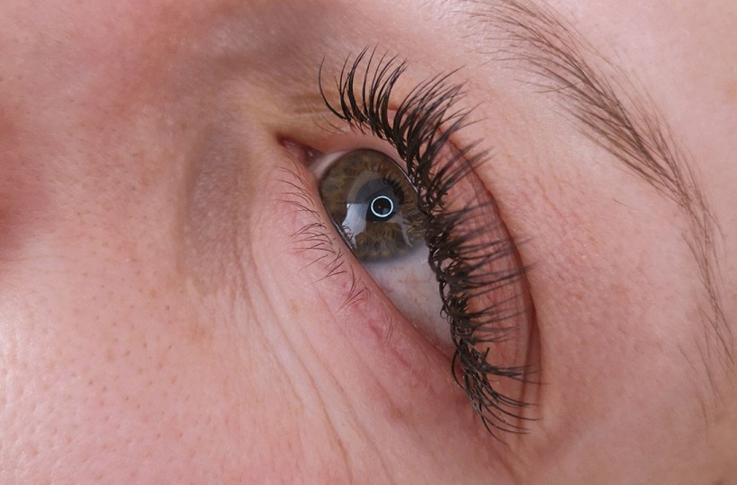 Eyelashes and eyebrows treatment